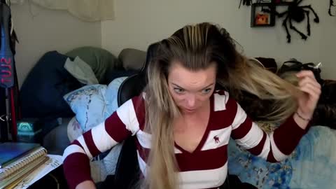 Snapshot of mindymars chatting on January 8, 4:00 pm Mindy Mars online show from January 8, 4:00 pm