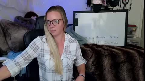 Snapshot of mindymars chatting on September 17, 3:15 pm Mindy Mars online show from September 17, 3:15 pm