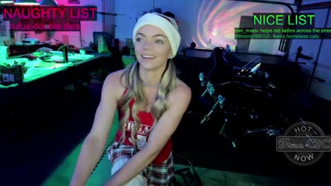 Snapshot of mindymars chatting on December 16, 3:43 pm Mindy Mars online show from December 16, 3:43 pm