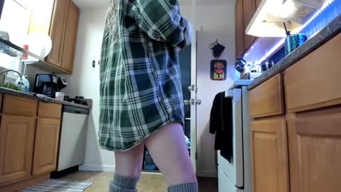 Snapshot of mindymars chatting on December 19, 7:07 pm Mindy Mars online show from December 19, 7:07 pm