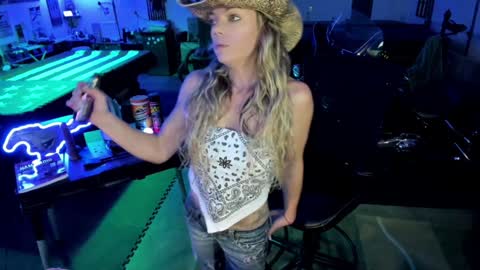 Snapshot of mindymars chatting on January 31, 3:44 pm Mindy Mars online show from January 31, 3:44 pm