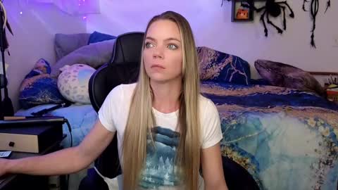 Snapshot of mindymars chatting on February 26, 3:21 pm Mindy Mars online show from February 26, 3:21 pm