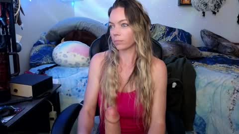 Snapshot of mindymars chatting on March 10, 5:39 pm Mindy Mars online show from March 10, 5:39 pm