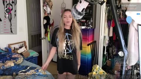 Snapshot of mindymars chatting on December 9, 3:44 pm Mindy Mars online show from December 9, 3:44 pm
