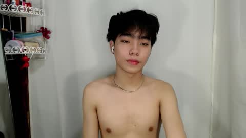 mingkla_man online show from March 28, 5:36 pm