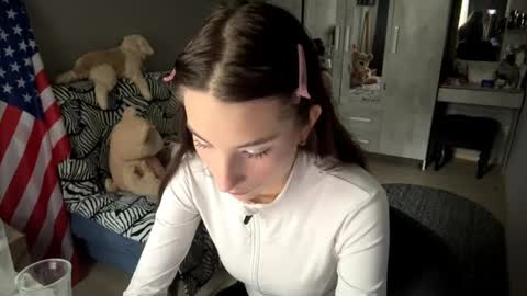 Snapshot of minhblomme chatting on September 15, 1:40 am Emilia online show from September 15, 1:40 am