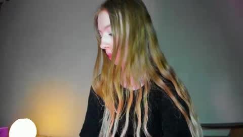 Amelia online show from April 14, 9:51 pm