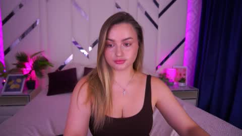 minifox_ online show from October 17, 7:56 am