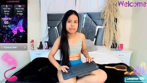 minilove_01 online show from October 28, 12:28 pm