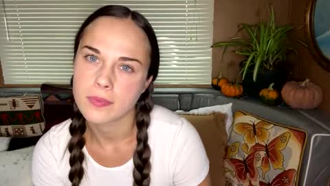 minimaggie online show from September 23, 6:36 pm