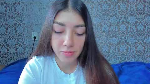 Snapshot of mira_bloempje chatting on September 17, 9:35 am Mira online show from September 17, 9:35 am