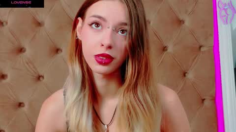 Snapshot of mira_lynxx chatting on October 16, 4:56 am mira_lynxx online show from October 16, 4:56 am