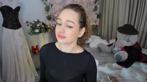 Emma online show from November 6, 7:39 pm