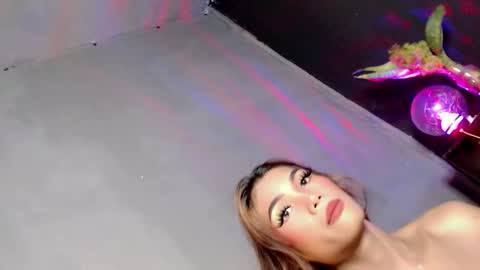 Zoey online show from December 2, 7:29 am