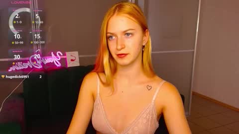 Snapshot of mirandamayers chatting on September 17, 5:55 am MirandaMayers online show from September 17, 5:55 am