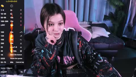 MiraVelle online show from October 19, 9:30 pm