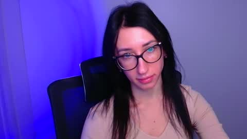 Mariam online show from November 20, 2:03 pm