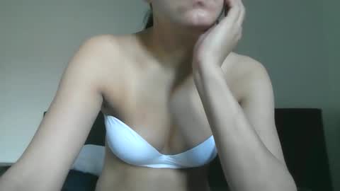 Snapshot of mirra_sins chatting on October 16, 10:04 am Mirra online show from October 16, 10:04 am