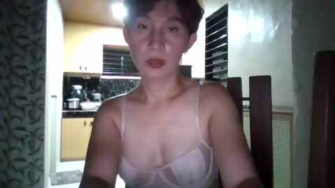 its me kizzy online show from October 17, 2:10 pm