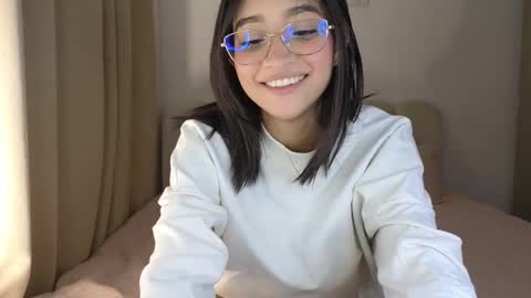 Snapshot of mishelle___7 chatting on October 8, 12:40 am Shell online show from October 8, 12:40 am
