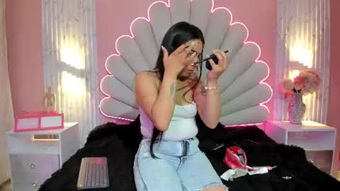 miss__star_ online show from June 11, 1:09 pm
