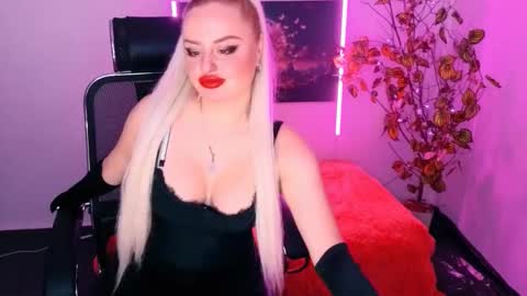 Snapshot of miss_alice_silver chatting on October 26, 5:12 pm miss_alice_silver online show from October 26, 5:12 pm