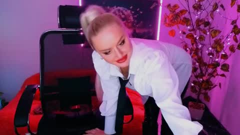 Snapshot of miss_alice_silver chatting on October 3, 9:56 pm miss_alice_silver online show from October 3, 9:56 pm