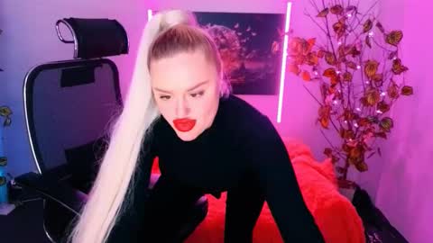 Snapshot of miss_alice_silver chatting on October 19, 4:44 pm miss_alice_silver online show from October 19, 4:44 pm