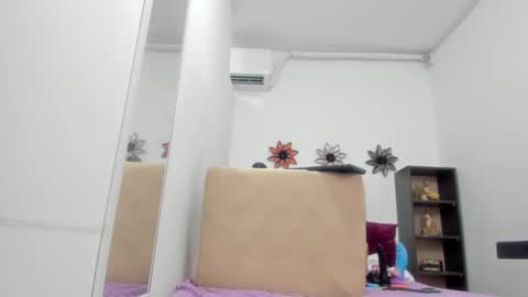 miss_big_ass21 online show from October 18, 12:59 am