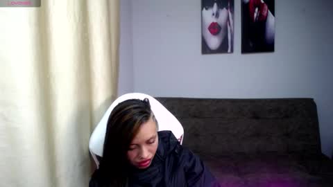 miss_foxxy_ online show from October 2, 7:51 am