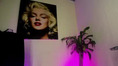 miss_isa19 online show from June 14, 8:00 pm