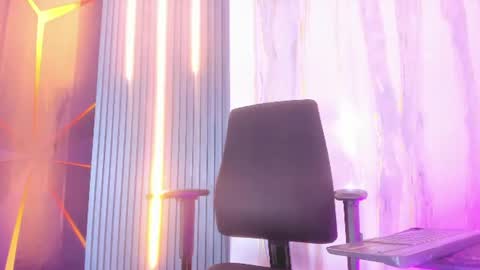 miss_isa19 online show from June 23, 1:39 pm