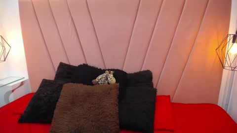 mia online show from September 15, 2:35 am