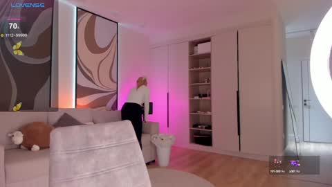 Rioko online show from December 10, 3:01 pm