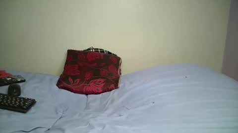 miss_ug online show from October 31, 8:04 am