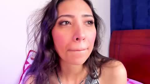 Miss Veronica online show from November 10, 1:25 pm