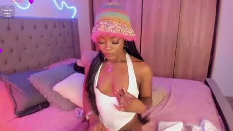 Tay Tay Independent Model   online show from July 20, 7:33 am