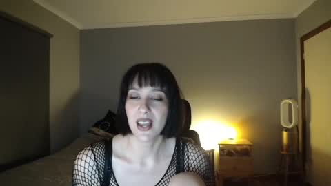 MissCarmilla444 online show from September 15, 3:52 am