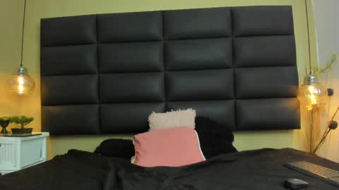 charllote online show from April 16, 10:23 pm