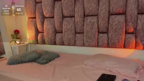 dahlia online show from November 8, 2:31 pm