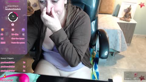 Snapshot of missgomezz_ chatting on February 1, 6:54 am Maria Gomezz online show from February 1, 6:54 am