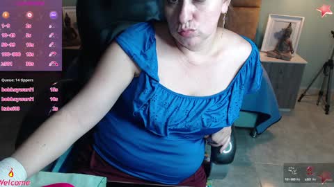 Snapshot of missgomezz_ chatting on February 6, 6:29 am Maria Gomezz online show from February 6, 6:29 am