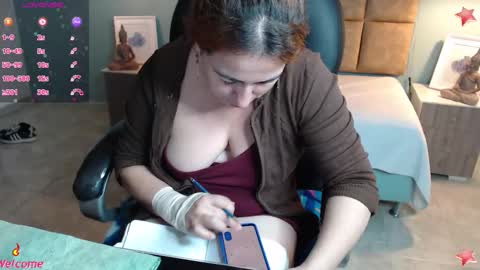 Snapshot of missgomezz_ chatting on February 18, 3:53 am Maria Gomezz online show from February 18, 3:53 am