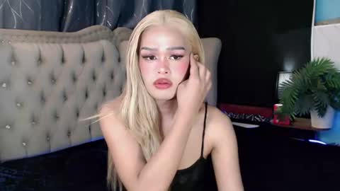 im your queen steffie online show from July 21, 5:15 pm