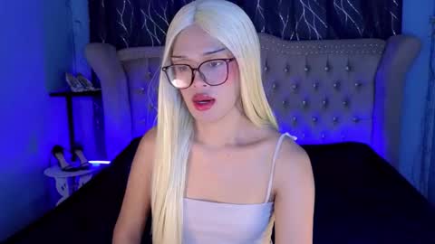 im your queen steffie online show from March 2, 5:08 am