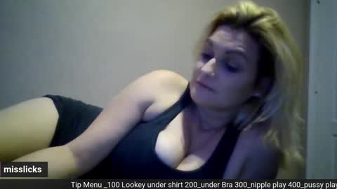 Misslicks online show from December 3, 3:51 am
