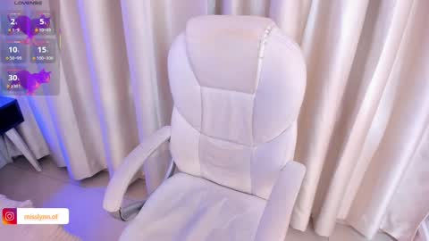 i am lyn online show from November 19, 3:28 am