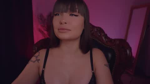 LUXXANDRA online show from February 19, 5:16 am