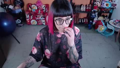 Miss Mia online show from November 4, 3:13 pm