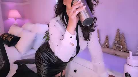 Mina online show from May 4, 2:51 am